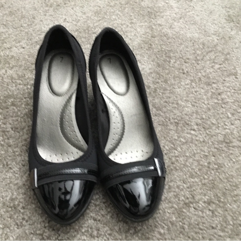 Sleek Black Wedge Shoes for Versatile Style